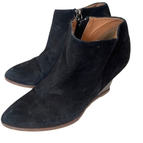Halogen Wedge Booties Black Suede Zip Sides Selbi Almond Toe Shoes Size 8 M - Picture 3 of 11